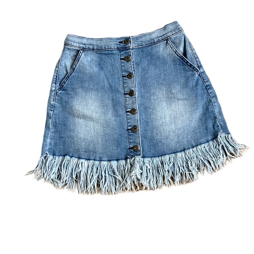 Cute Sneak Peek Mini Skirt w/ Raw Fringe Edge, Sz. S